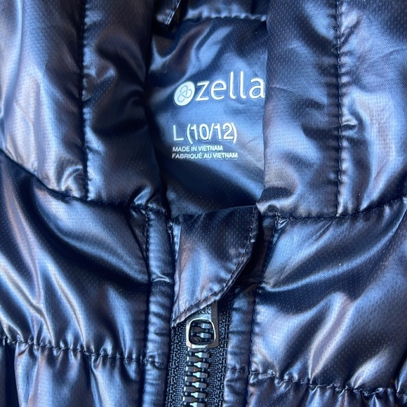 Zella Puffer Vest - Picture 2 of 4